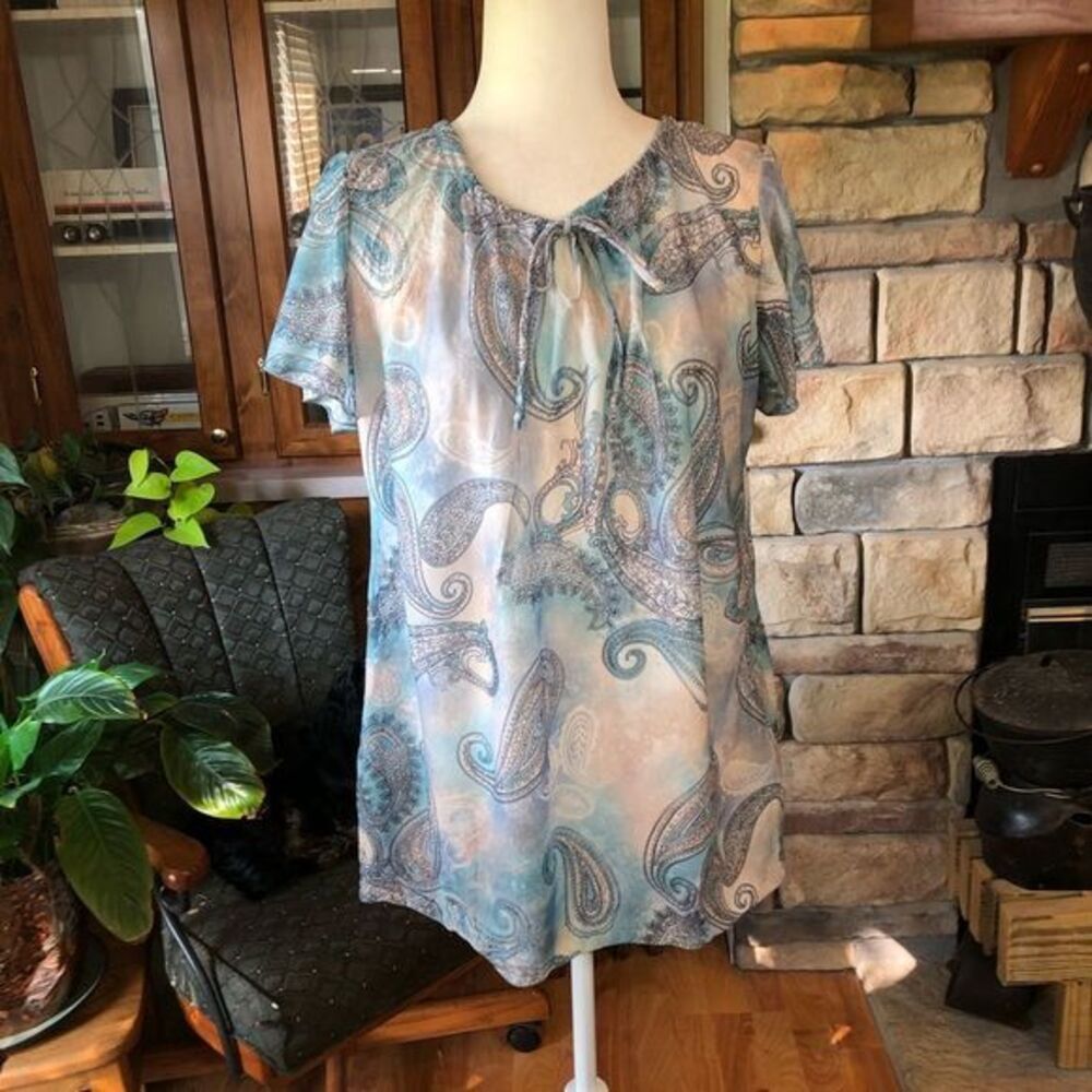 Maxwell size medium paisley blouse split sleeves